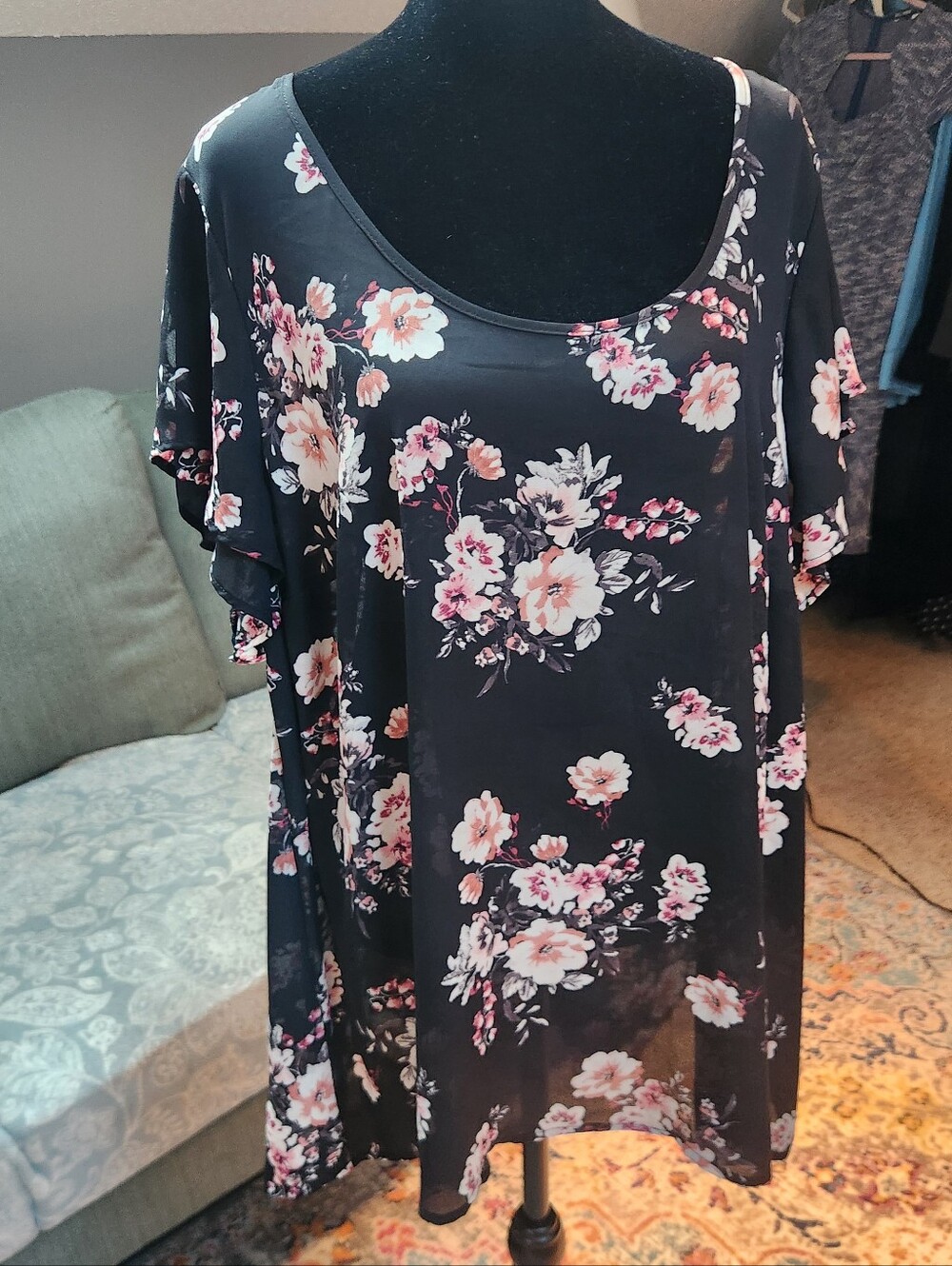 torrid Black Floral Scoop Neck Blouse with Pink Blooms 2X Plus New! NWT